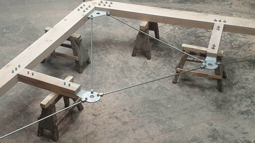 Feature truss with tension rods